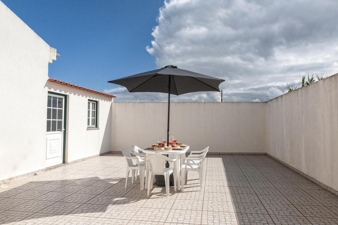 Ocean Breeze Villa Atouguia Da Baleia Exterior photo